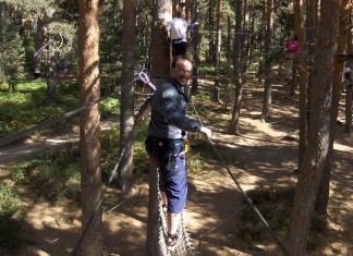 Saltos, escalada y equilibrios en plena naturaleza