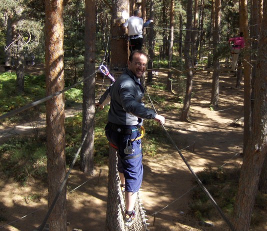 Saltos, escalada y equilibrios en plena naturaleza