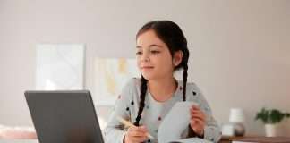 Fomentar las carreras STEM entre las niñas Fomentar las carreras STEM entre las niñas