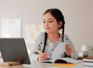 Fomentar las carreras STEM entre las niñas Fomentar las carreras STEM entre las niñas