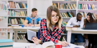 Vuelta a los libros impresos Ventajas del papel frente a los dispositivos digitales