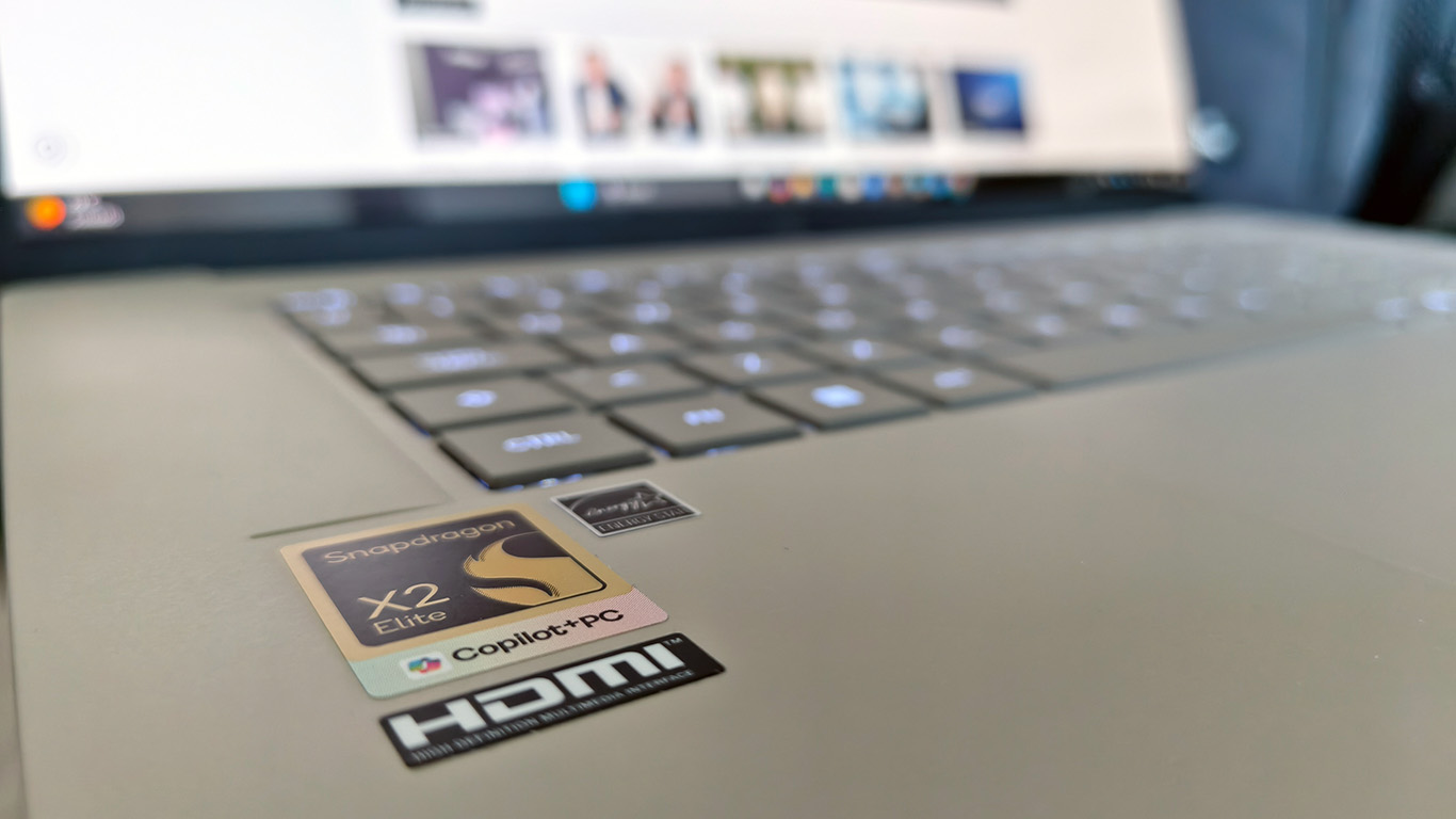 ASUS Zenbook A16_05