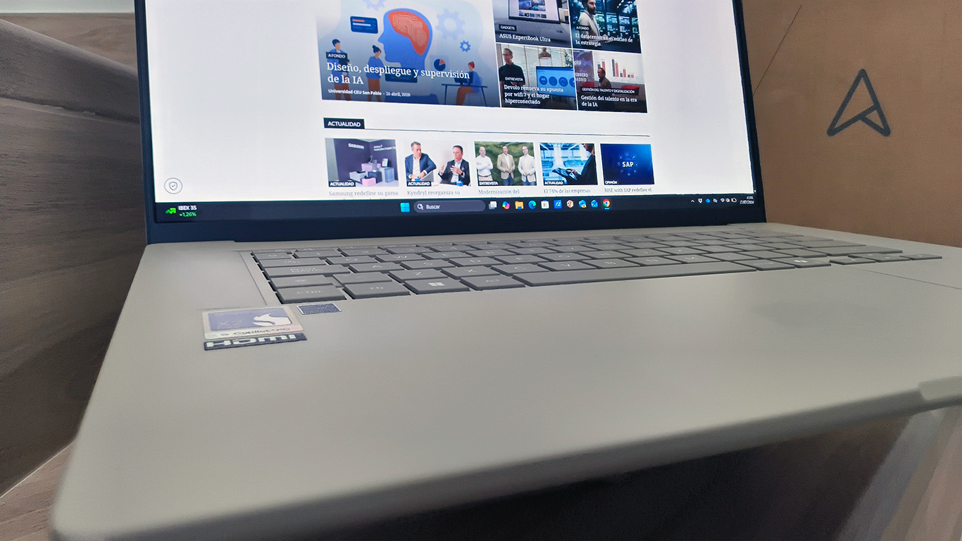ASUS Zenbook A16_07