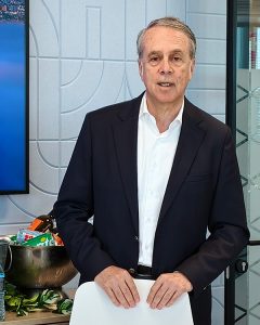 José Petisco, vicepresidente de la región de EEMI en NetApp.